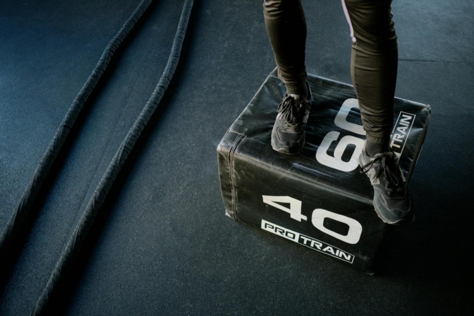 Entspannte Wellness-Umgebung mit natürlichen Elementen